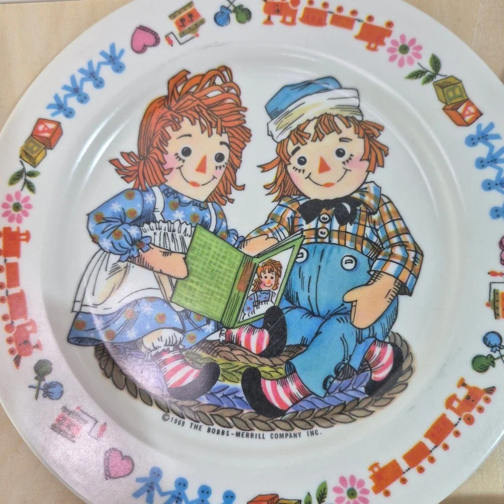 Vintage Raggedy Ann and Andy Melamine Dinnerware Set‎ 4 Pieces Kids